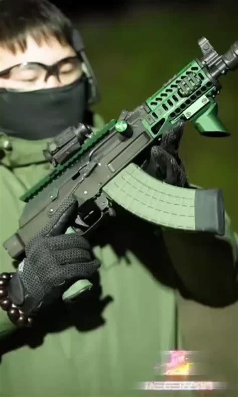The first weapon in the AK (A vtomat K alashnikova, Russian , Kalashnikov assault rifle) family of weapons, the AK-47 is succeeded by the modernized AKM in 1959, and the AK-74 in 1974. . Jaegerz999 ak 47